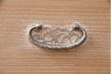 中古　伝統工芸品　気品漂う佇まいが魅力的な加茂総桐箪笥・下段(胴厚、総桐たんす、着物タンス、衣装箪笥、サイドチェスト、引き出し、サイドボード)(R-081632)