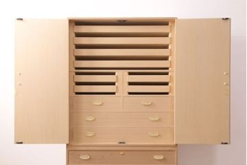 中古　国産　広島・府中家具　衣装盆付き　収納力抜群!上品な佇まいが魅力の総桐箪笥・上段(並厚、和タンス、衣装箪笥、着物箪笥、サイドキャビネット)(R-081638)