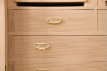 中古　国産　広島・府中家具　衣装盆付き　収納力抜群!上品な佇まいが魅力の総桐箪笥・上段(並厚、和タンス、衣装箪笥、着物箪笥、サイドキャビネット)(R-081638)