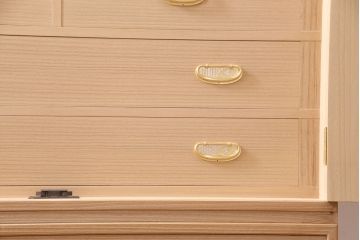 中古　国産　広島・府中家具　衣装盆付き　収納力抜群!上品な佇まいが魅力の総桐箪笥・上段(並厚、和タンス、衣装箪笥、着物箪笥、サイドキャビネット)(R-081638)