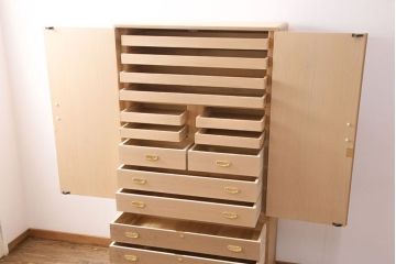 中古　国産　広島・府中家具　衣装盆付き　収納力抜群!上品な佇まいが魅力の総桐箪笥・上段(並厚、和タンス、衣装箪笥、着物箪笥、サイドキャビネット)(R-081638)