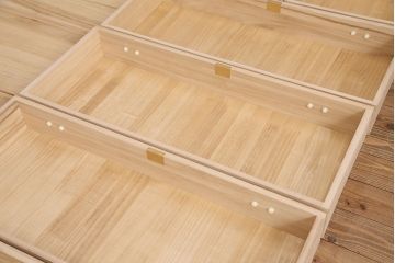 中古　国産　広島・府中家具　衣装盆付き　収納力抜群!上品な佇まいが魅力の総桐箪笥・上段(並厚、和タンス、衣装箪笥、着物箪笥、サイドキャビネット)(R-081638)