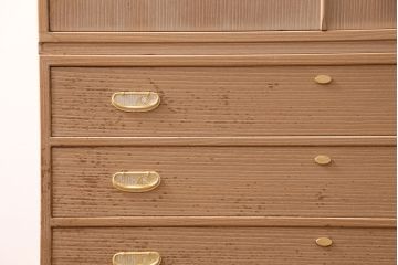 中古　国産　広島・府中家具　衣装盆付き　収納力抜群!上品な佇まいが魅力の総桐箪笥・下段(並厚、和タンス、衣装箪笥、ローチェスト、引き出し、収納箪笥、テレビ台、テレビボード)(R-081639)