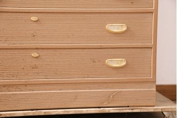 中古　国産　広島・府中家具　衣装盆付き　収納力抜群!上品な佇まいが魅力の総桐箪笥・下段(並厚、和タンス、衣装箪笥、ローチェスト、引き出し、収納箪笥、テレビ台、テレビボード)(R-081639)