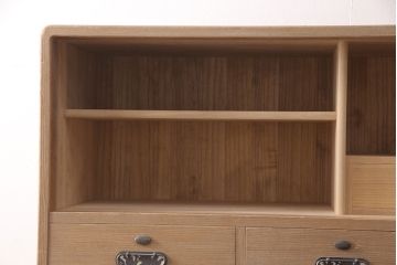 中古　引手金具の意匠が上品な雰囲気を高める加茂総桐箪笥・上段(並厚、総桐たんす、ローボード、テレビ台、テレビボード、収納棚、戸棚)(R-081643)
