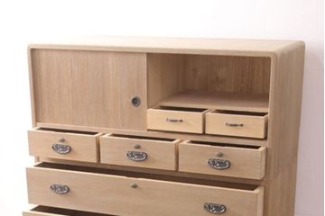 中古　引手金具の意匠が上品な雰囲気を高める加茂総桐箪笥・上段(並厚、総桐たんす、ローボード、テレビ台、テレビボード、収納棚、戸棚)(R-081643)