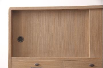 中古　引手金具の意匠が上品な雰囲気を高める加茂総桐箪笥・上段(並厚、総桐たんす、ローボード、テレビ台、テレビボード、収納棚、戸棚)(R-081643)