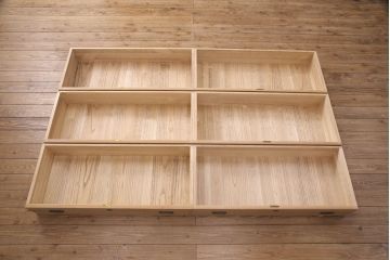 中古　かくし付き　引手金具の意匠が上品な雰囲気を高める加茂総桐箪笥・下段(並厚、総桐たんす、衣装箪笥、和タンス、整理タンス、テレビ台、テレビボード)(R-081645)