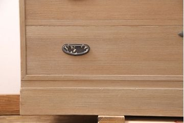 中古　かくし付き　引手金具の意匠が上品な雰囲気を高める加茂総桐箪笥・下段(並厚、総桐たんす、衣装箪笥、和タンス、整理タンス、テレビ台、テレビボード)(R-081645)