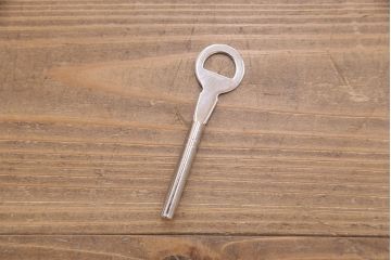 中古　かくし付き　引手金具の意匠が上品な雰囲気を高める加茂総桐箪笥・下段(並厚、総桐たんす、衣装箪笥、和タンス、整理タンス、テレビ台、テレビボード)(R-081645)