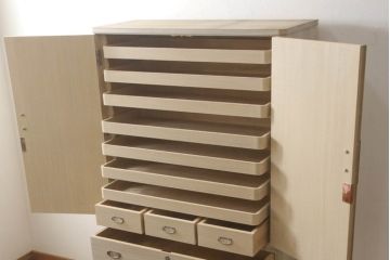 中古　伝統工芸士　頓所芳男作　凛とした佇まいが魅力の加茂総桐箪笥・上段(胴丸、桐たんす、着物箪笥、和タンス、引き出し、衣装箪笥)(R-081655)