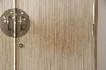中古　伝統工芸士　頓所芳男作　凛とした佇まいが魅力の加茂総桐箪笥・上段(胴丸、桐たんす、着物箪笥、和タンス、引き出し、衣装箪笥)(R-081655)