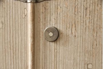 中古　伝統工芸士　頓所芳男作　凛とした佇まいが魅力の加茂総桐箪笥・上段(胴丸、桐たんす、着物箪笥、和タンス、引き出し、衣装箪笥)(R-081655)
