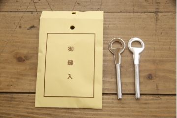 中古　伝統工芸士　頓所芳男作　凛とした佇まいが魅力の加茂総桐箪笥・上段(胴丸、桐たんす、着物箪笥、和タンス、引き出し、衣装箪笥)(R-081655)