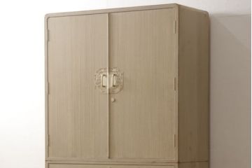 中古　五三桐紋入り　凛とした佇まいが魅力の加茂総桐箪笥・上段(胴厚、総桐たんす、着物箪笥、衣装箪笥、和タンス)(R-081657)
