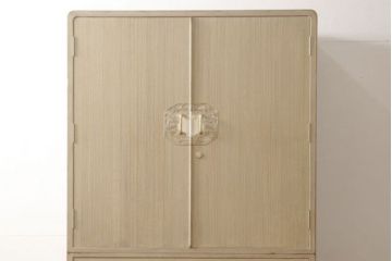 中古　五三桐紋入り　凛とした佇まいが魅力の加茂総桐箪笥・上段(胴厚、総桐たんす、着物箪笥、衣装箪笥、和タンス)(R-081657)