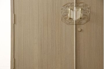 中古　五三桐紋入り　凛とした佇まいが魅力の加茂総桐箪笥・上段(胴厚、総桐たんす、着物箪笥、衣装箪笥、和タンス)(R-081657)
