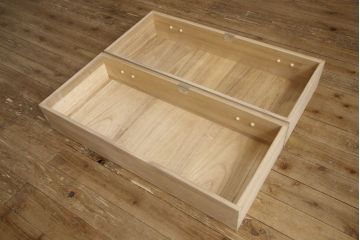中古　五三桐紋入り　凛とした佇まいが魅力の加茂総桐箪笥・下段(胴厚、総桐たんす、収納箪笥、衣装箪笥、和タンス、引き出し、チェスト、サイドチェスト)(R-081658)