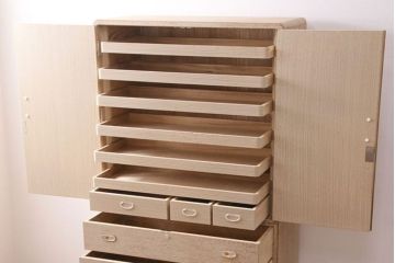 中古　伝統工芸品　頓所芳男作　衣装盆付き　牡丹の前飾りが素敵な重ね加茂総桐箪笥・上段(胴厚、総桐たんす、着物箪笥、衣装箪笥、和タンス、サイドキャビネット)(R-081661)