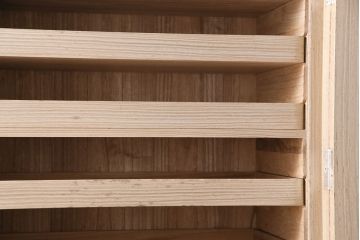 中古　伝統工芸品　頓所芳男作　衣装盆付き　牡丹の前飾りが素敵な重ね加茂総桐箪笥・上段(胴厚、総桐たんす、着物箪笥、衣装箪笥、和タンス、サイドキャビネット)(R-081661)