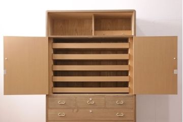 中古　広島・府中家具　衣装盆付き　繊細なデザインの金具が魅力!上品な佇まいの総桐箪笥・上段(胴厚、四方丸、和タンス、衣装箪笥、着物箪笥、サイドキャビネット、収納棚、戸棚)(R-081663)