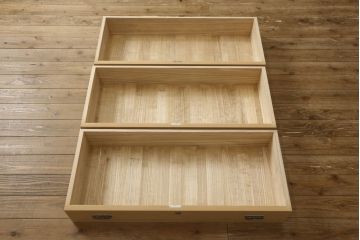 中古　高島屋　伝統工芸士　椿春雄作　凛とした佇まいが魅力の加茂総桐箪笥・下段(胴丸、総桐たんす、引き出し、収納箪笥、和タンス、衣装箪笥、チェスト、サイドボード)(R-081669)