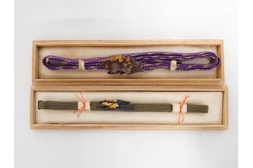 時代物　金工　金銀象嵌　扇面　稲　淑やかな雰囲気の帯留2点セット(在銘作家物、尾崎、帯留め、帯締め、着物道具、和装小物、アクセサリー、木箱付)(R-081673)