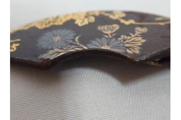 時代物　金工　金銀象嵌　扇面　稲　淑やかな雰囲気の帯留2点セット(在銘作家物、尾崎、帯留め、帯締め、着物道具、和装小物、アクセサリー、木箱付)(R-081673)