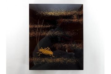 時代物　龍雲堂造　鈴虫　金蒔絵　驪龍珠　静謐な美しさを感じる硯箱(水滴古墨、三日月に竹図、胡開文選煙、神品、銀象嵌、水差し、漆器、木製、漆芸、書道具、木箱付)(R-081674)