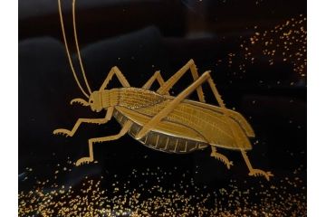 時代物　龍雲堂造　鈴虫　金蒔絵　驪龍珠　静謐な美しさを感じる硯箱(水滴古墨、三日月に竹図、胡開文選煙、神品、銀象嵌、水差し、漆器、木製、漆芸、書道具、木箱付)(R-081674)