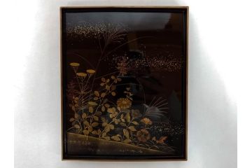 時代物　龍雲堂造　鈴虫　金蒔絵　驪龍珠　静謐な美しさを感じる硯箱(水滴古墨、三日月に竹図、胡開文選煙、神品、銀象嵌、水差し、漆器、木製、漆芸、書道具、木箱付)(R-081674)