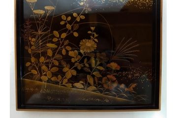 時代物　龍雲堂造　鈴虫　金蒔絵　驪龍珠　静謐な美しさを感じる硯箱(水滴古墨、三日月に竹図、胡開文選煙、神品、銀象嵌、水差し、漆器、木製、漆芸、書道具、木箱付)(R-081674)
