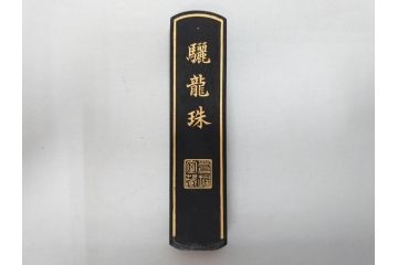 時代物　龍雲堂造　鈴虫　金蒔絵　驪龍珠　静謐な美しさを感じる硯箱(水滴古墨、三日月に竹図、胡開文選煙、神品、銀象嵌、水差し、漆器、木製、漆芸、書道具、木箱付)(R-081674)