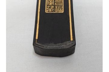 時代物　龍雲堂造　鈴虫　金蒔絵　驪龍珠　静謐な美しさを感じる硯箱(水滴古墨、三日月に竹図、胡開文選煙、神品、銀象嵌、水差し、漆器、木製、漆芸、書道具、木箱付)(R-081674)