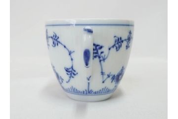 デンマーク　ROYAL COPENHAGEN(ロイヤルコペンハーゲン)　ブルーフルーテッドプレイン　ハイハンドルカップ　コーヒーカップ　ソーサー　ディーププレート　繊細なデザインが可愛らしいC&S3客・プレートセット(大皿、碗皿、洋食器、北欧、共箱付き)(R-081676)