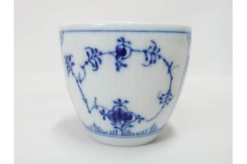 デンマーク　ROYAL COPENHAGEN(ロイヤルコペンハーゲン)　ブルーフルーテッドプレイン　ハイハンドルカップ　コーヒーカップ　ソーサー　ディーププレート　繊細なデザインが可愛らしいC&S3客・プレートセット(大皿、碗皿、洋食器、北欧、共箱付き)(R-081676)