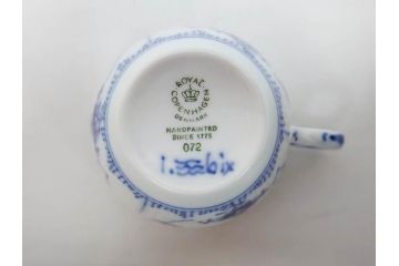 デンマーク　ROYAL COPENHAGEN(ロイヤルコペンハーゲン)　ブルーフルーテッドプレイン　ハイハンドルカップ　コーヒーカップ　ソーサー　ディーププレート　繊細なデザインが可愛らしいC&S3客・プレートセット(大皿、碗皿、洋食器、北欧、共箱付き)(R-081676)