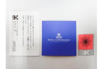 デンマーク　ROYAL COPENHAGEN(ロイヤルコペンハーゲン)　ブルーフルーテッドプレイン　ハイハンドルカップ　コーヒーカップ　ソーサー　ディーププレート　繊細なデザインが可愛らしいC&S3客・プレートセット(大皿、碗皿、洋食器、北欧、共箱付き)(R-081676)