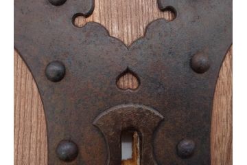 アンティーク雑貨　経年を感じる風合いが味わい深い蔵戸の錠前金具(ディスプレイ雑貨、蔵戸パーツ)(R-081681)