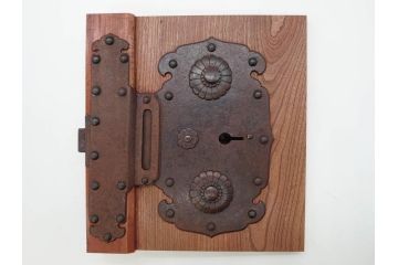 アンティーク雑貨　時代物ならではの味わいが魅力的な蔵戸の錠前金具(ディスプレイ雑貨、蔵戸パーツ)(R-081683)