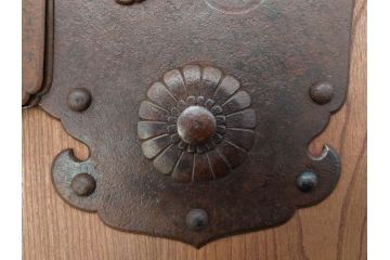 アンティーク雑貨　時代物ならではの味わいが魅力的な蔵戸の錠前金具(ディスプレイ雑貨、蔵戸パーツ)(R-081683)