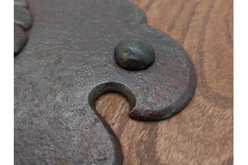 アンティーク雑貨　時代物ならではの味わいが魅力的な蔵戸の錠前金具(ディスプレイ雑貨、蔵戸パーツ)(R-081683)