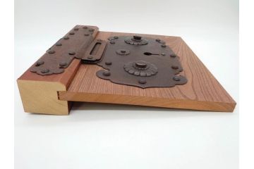 アンティーク雑貨　時代物ならではの味わいが魅力的な蔵戸の錠前金具(ディスプレイ雑貨、蔵戸パーツ)(R-081683)