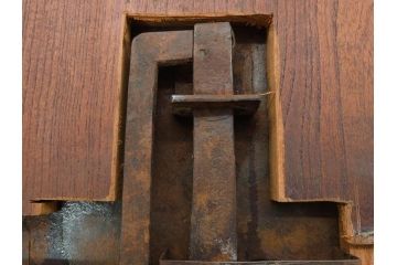 アンティーク雑貨　時代物ならではの味わいが魅力的な蔵戸の錠前金具(ディスプレイ雑貨、蔵戸パーツ)(R-081683)