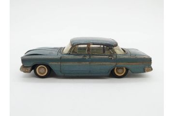 当時物　NISSAN　TOMICA　YONEZAWA TOYS　DIAPET　ダイヤペット　クラウン　セドリック　カスタムシックス　プリンスグロリア　スカイライン　2000GT　ニューブルーバード　EX7　ミニカー8点セット(ヨネザワ、トミカ、CROWN、170、145、119、180、171、TOYOTA、トヨタ、SEDRIC CUSTOM SIX、日産、82、31、車)(R-081686)