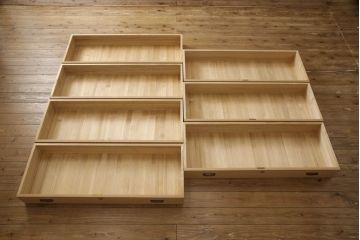 中古　美品　国産　高級　黒檀(コクタン)材　上質な和モダン空間を演出する総桐箪笥・中段(総桐たんす、衣装箪笥、収納タンス、和タンス、引き出し)(R-081693)