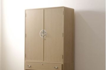 中古　上手物　伝統工芸士　皆川繁久作　シックな色合いの金具が落ち着きある雰囲気を醸し出す加茂総桐箪笥・上段(胴厚、四方丸、総桐たんす、引き出し、着物箪笥、和タンス、衣装箪笥、サイドキャビネット)(R-081695)