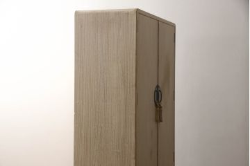 中古　伝統工芸士　小林雄蔵作　繊細な透かしの金具が上品な雰囲気を醸し出す加茂総桐箪笥・上段(胴厚、総桐たんす、着物箪笥、引き出し、和タンス、サイドキャビネット、収納棚、戸棚)(R-081697)