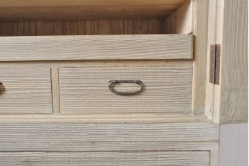中古　繊細なデザインの金具が魅力的な加茂総桐箪笥・上段(並厚、総桐たんす、引き出し、着物箪笥、収納箪笥、和タンス)(R-081698)