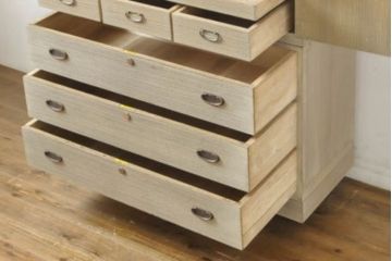 中古　繊細なデザインの金具が魅力的な加茂総桐箪笥・下段(並厚、総桐たんす、引き出し、着物箪笥、収納箪笥、和タンス、チェスト、サイドチェスト、サイドボード)(R-081700)